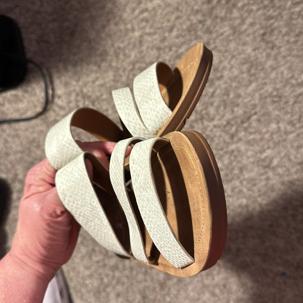 Corkys Sandal Womens 8 Lydia White Metallic Multi Strap Slip On / Box 29-1 - Picture 4 of 9